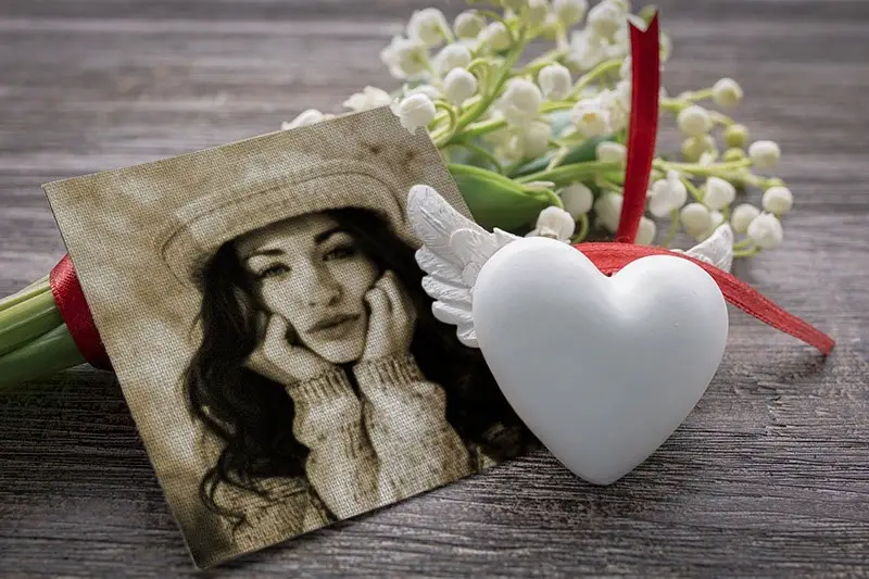 Photo effect - White heart and snowdrops